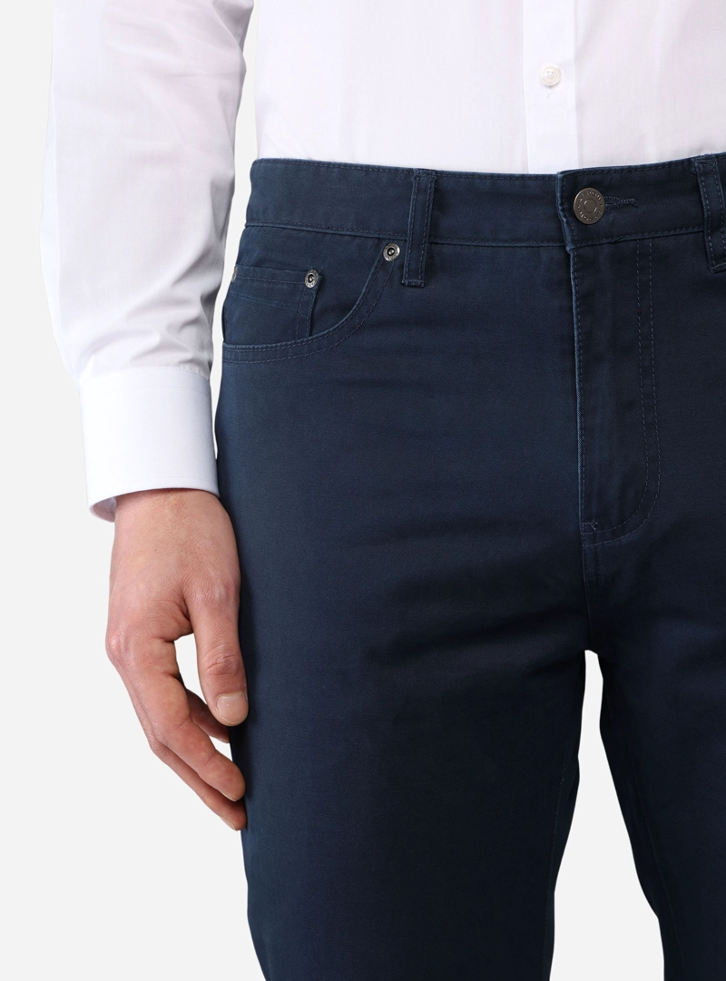 PANTALON HOMBRE ARROW 5 POCKET BASICO REGULAR FIT AZUL - 3