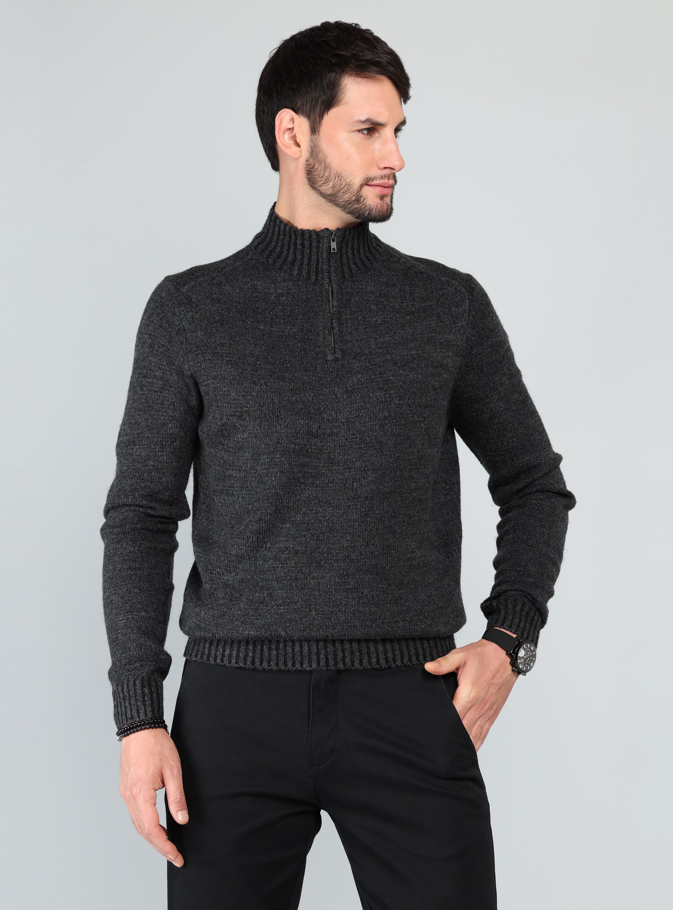 SWEATER CUELLO ALTO REGULAR FIT GRIS OSCURO ARROW - 1