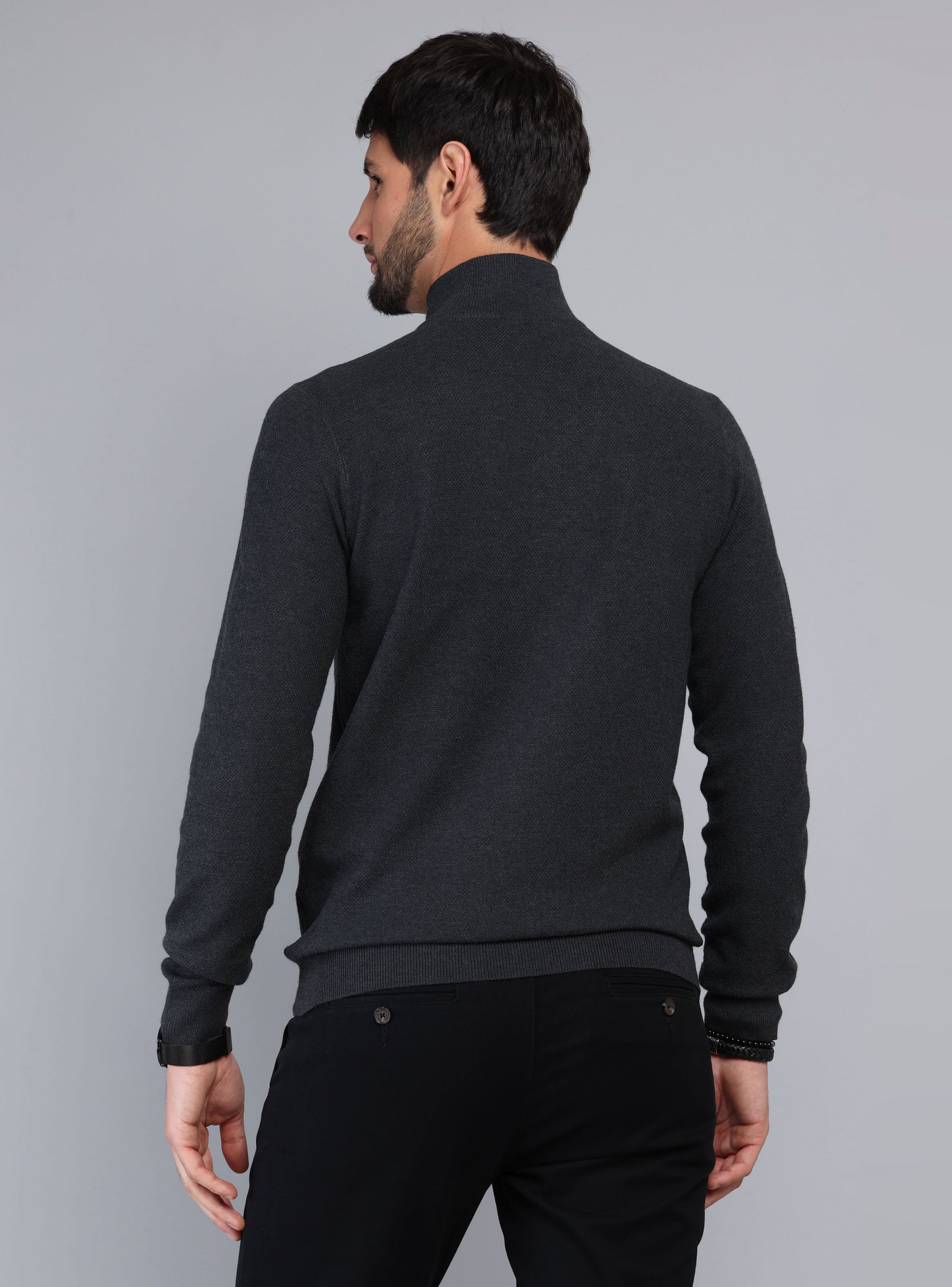 SWEATER CUELLO ALTO REGULAR FIT GRIS OSCURO ARROW - 2