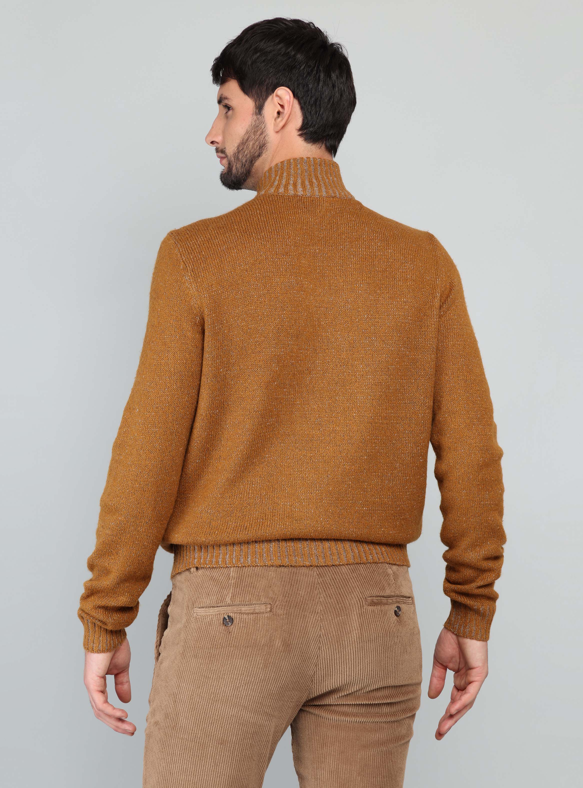 SWEATER CUELLO ALTO REGULAR FIT CAMEL ARROW - 2