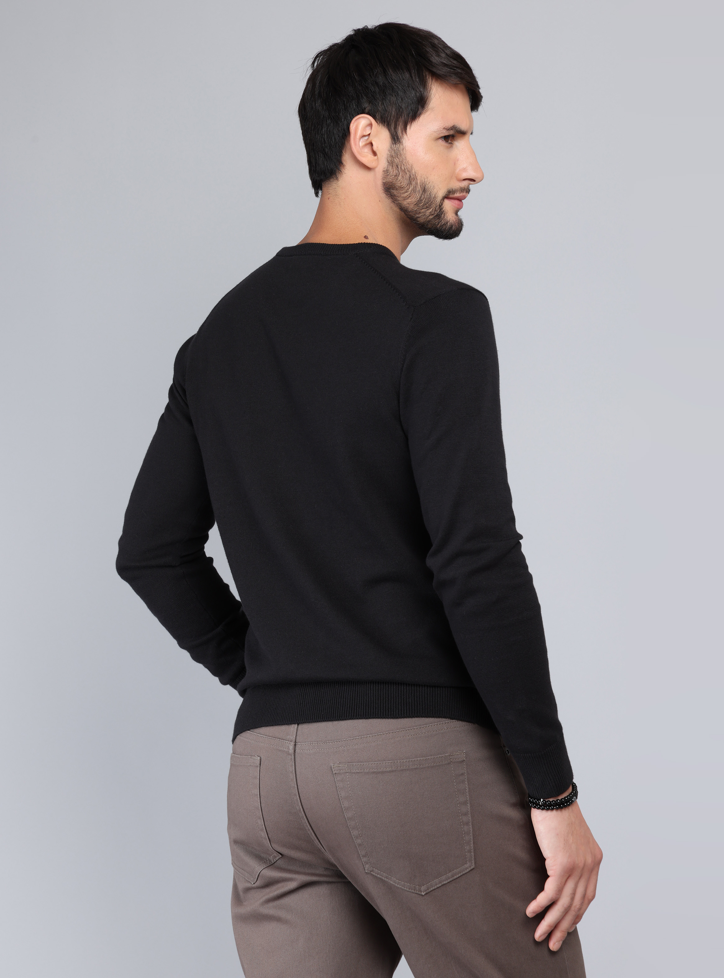 SWEATER CUELLO REDONDO REGULAR FIT NEGRO ARROW - 2