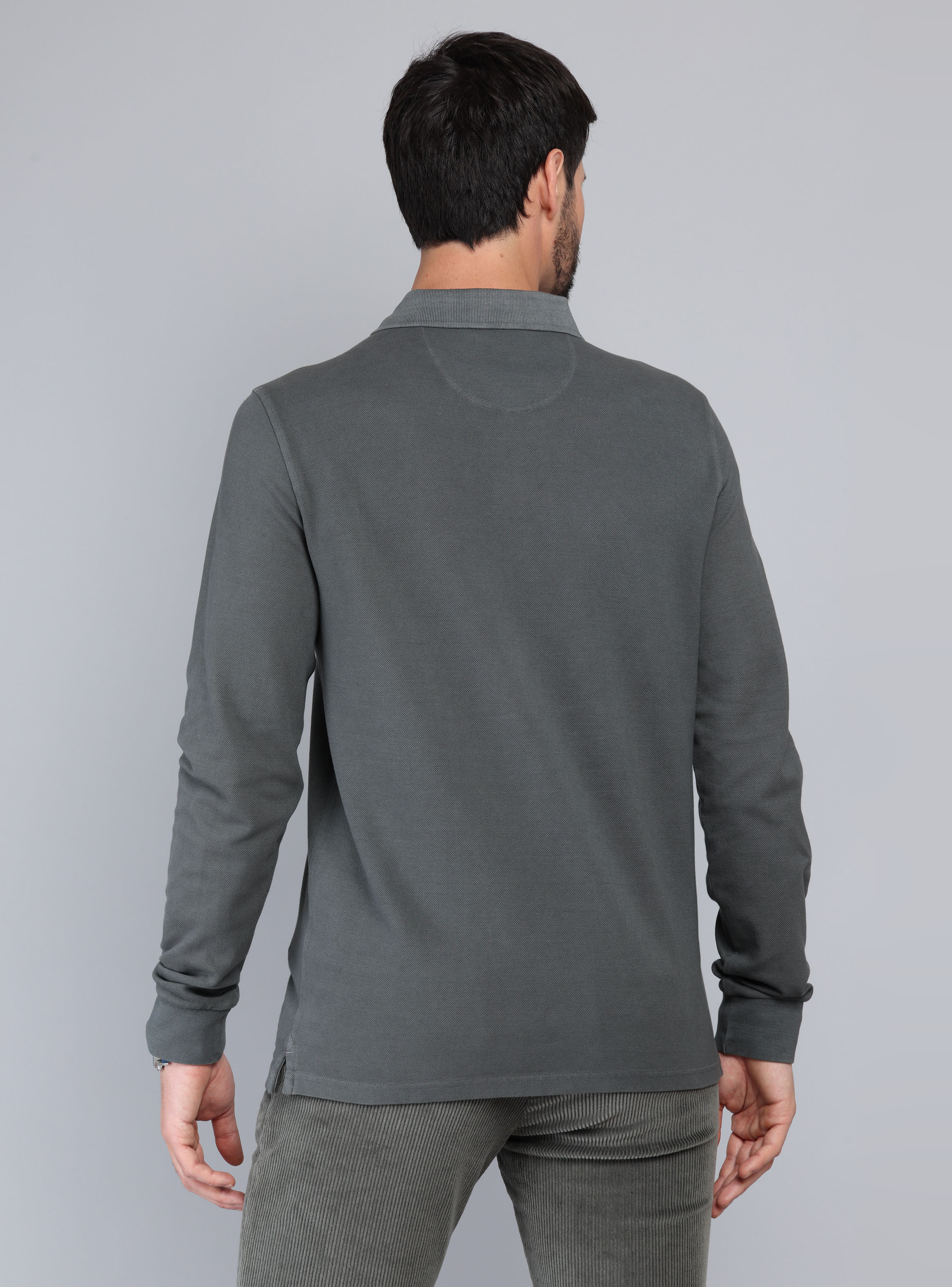 POLERA PIQUE STONE WASH REGULAR FIT GRIS OSCURO ARROW - 2