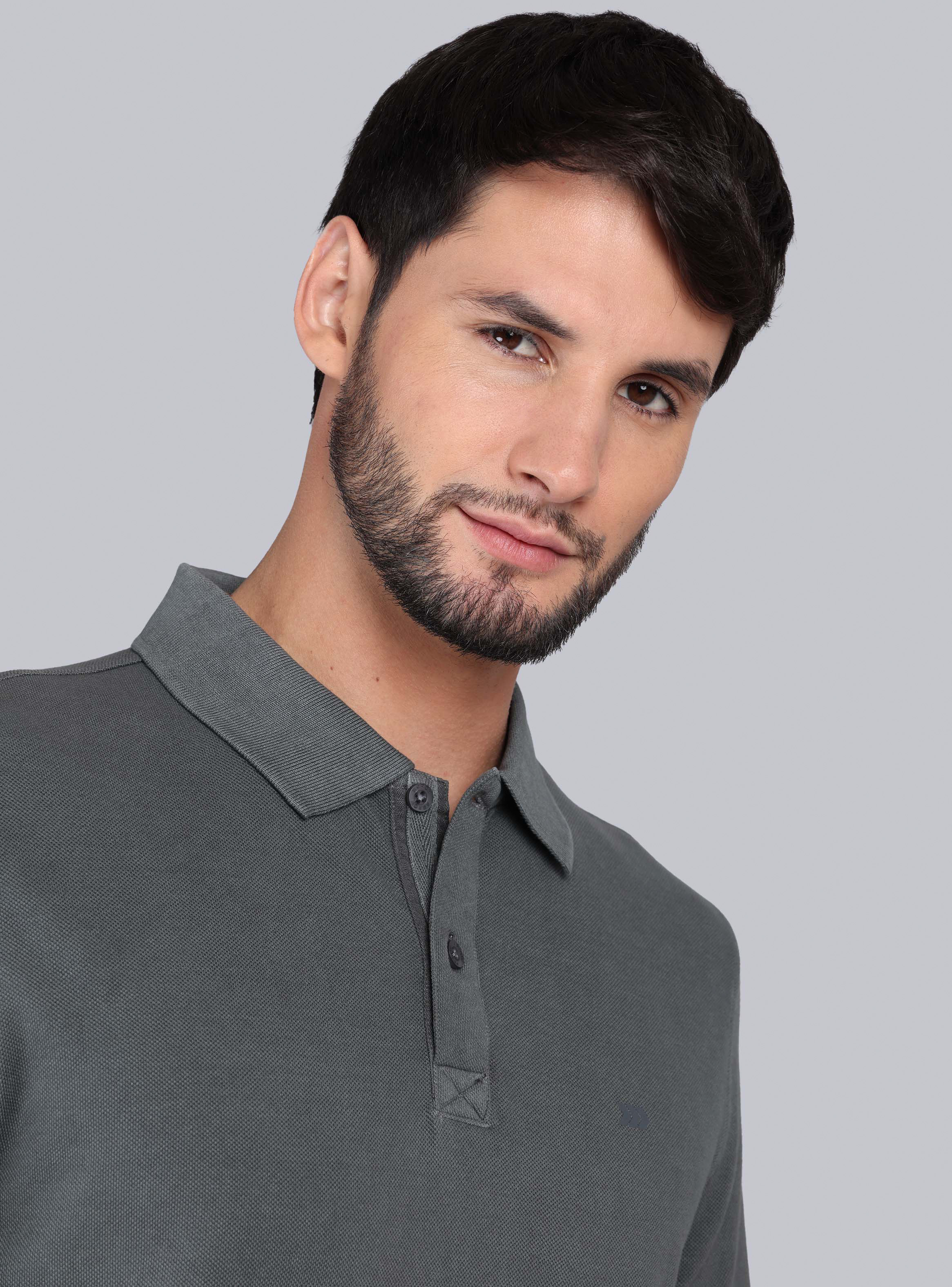 POLERA PIQUE STONE WASH REGULAR FIT GRIS OSCURO ARROW - 3