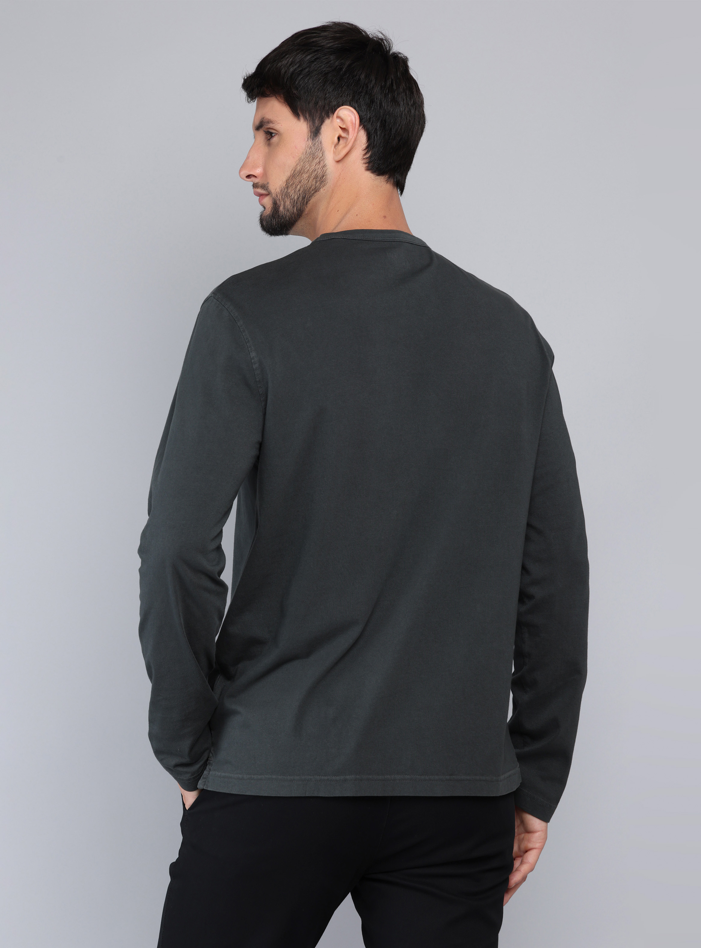 POLERA MANGA LARGA REGULAR FIT NEGRO ARROW - 2