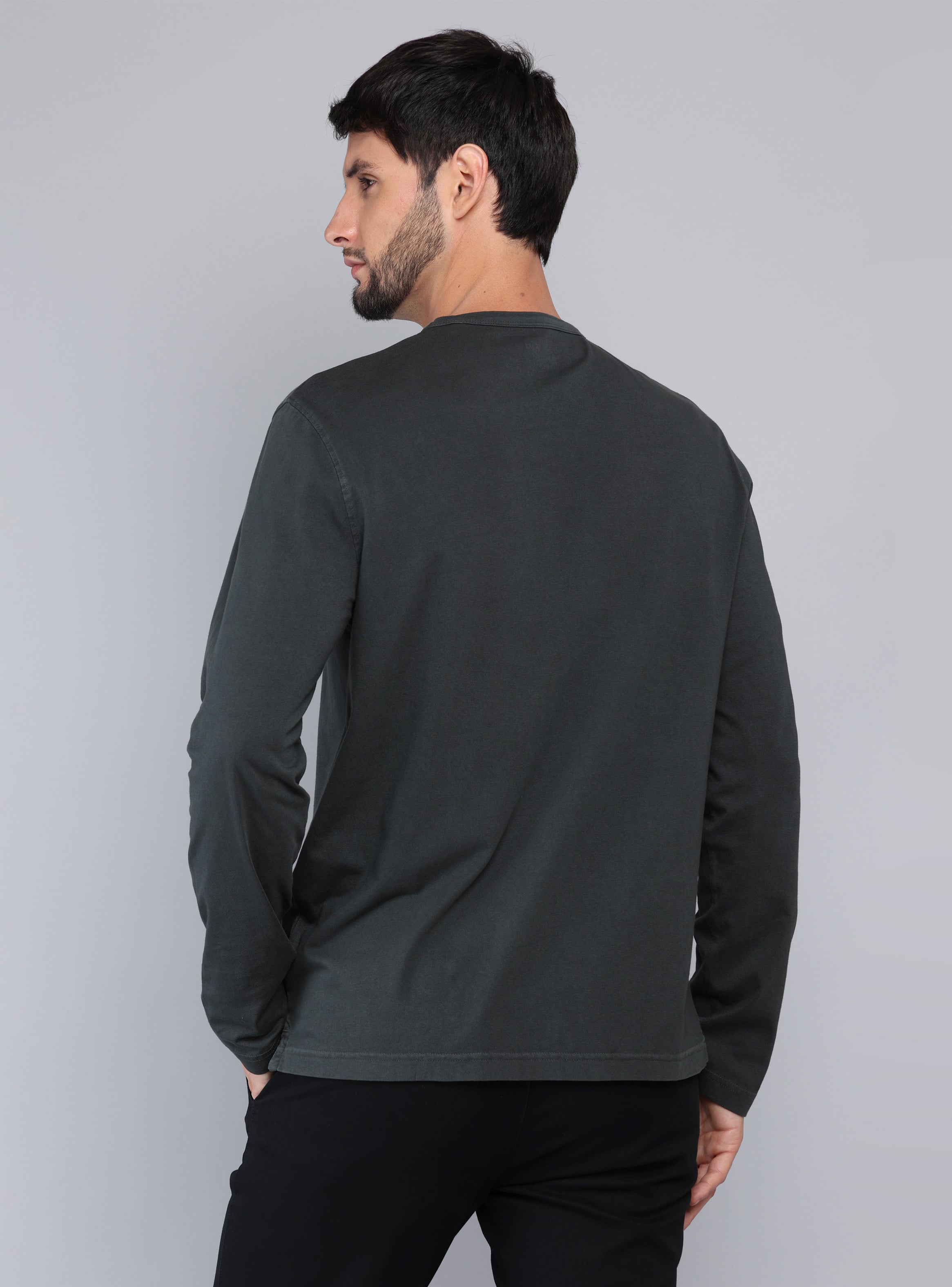 POLERA MANGA LARGA REGULAR FIT NEGRO ARROW - 2