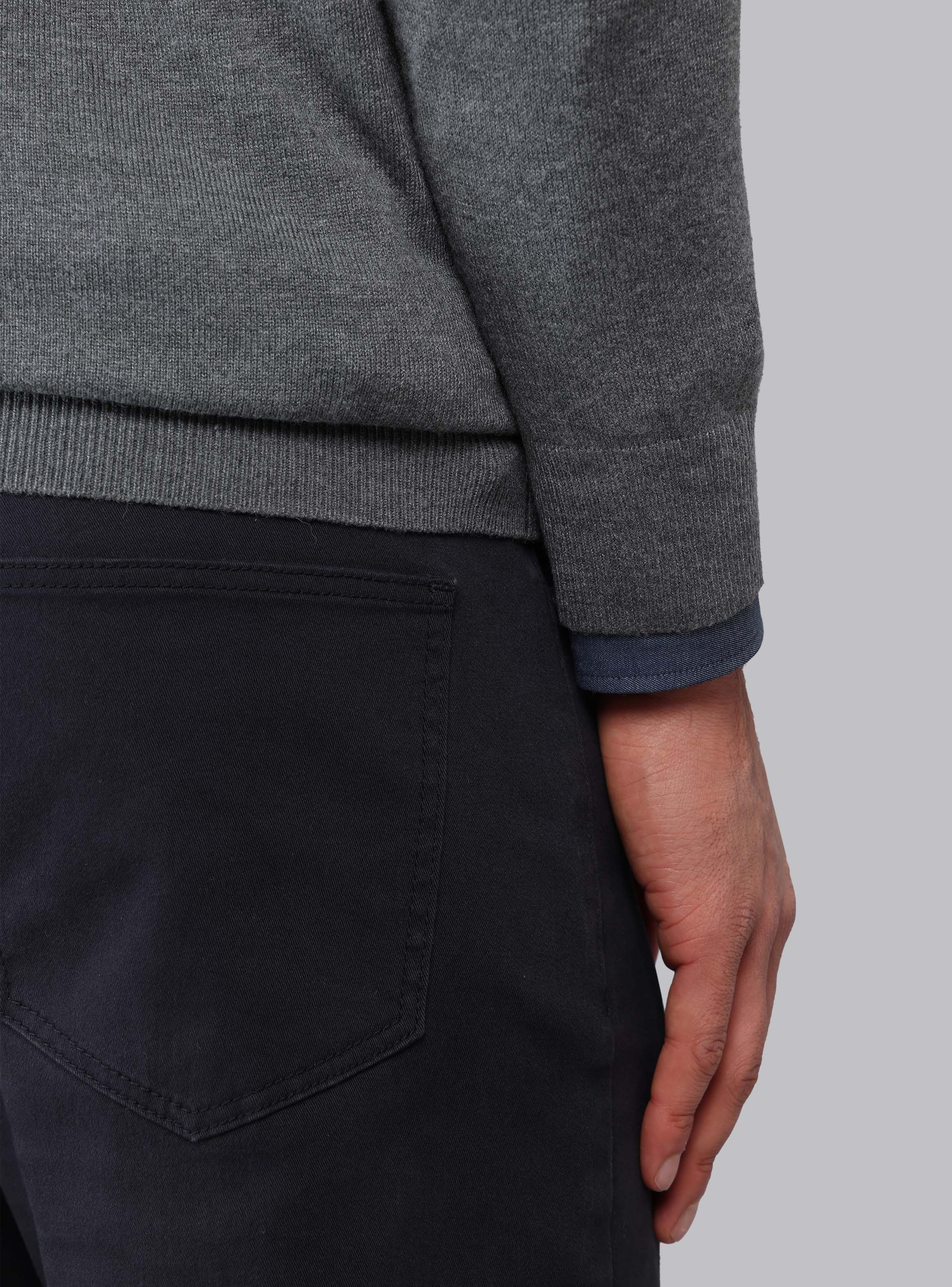 SWEATER LISO CUELLO V PIERO BUTTI - 5