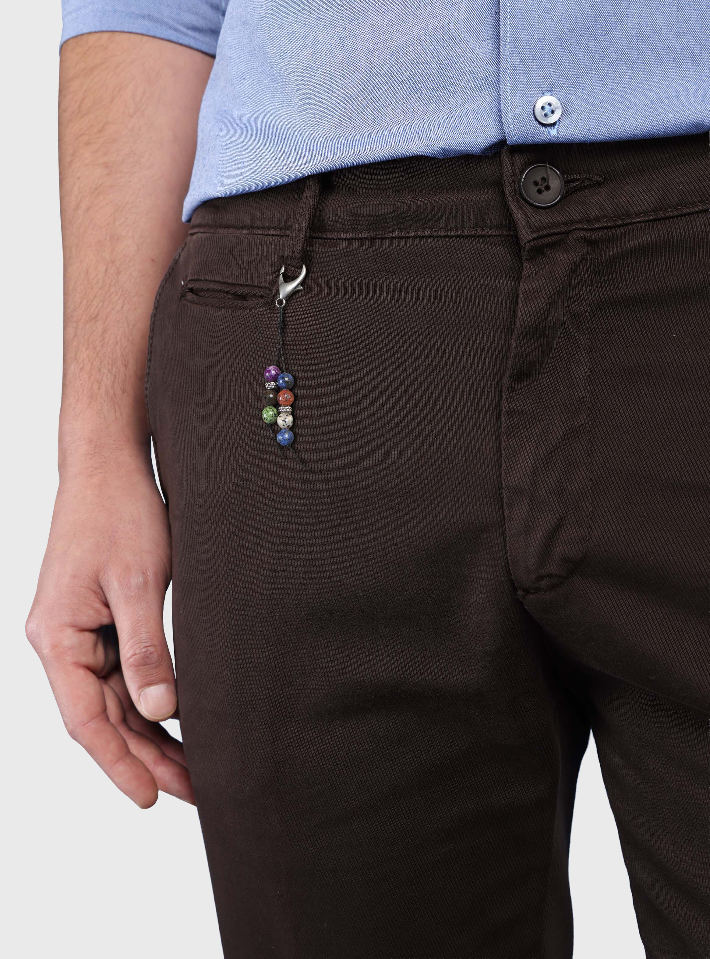 PANTALON TEXTURADO SPANDEX TAILORED FIT CAFE  ARROW - 3