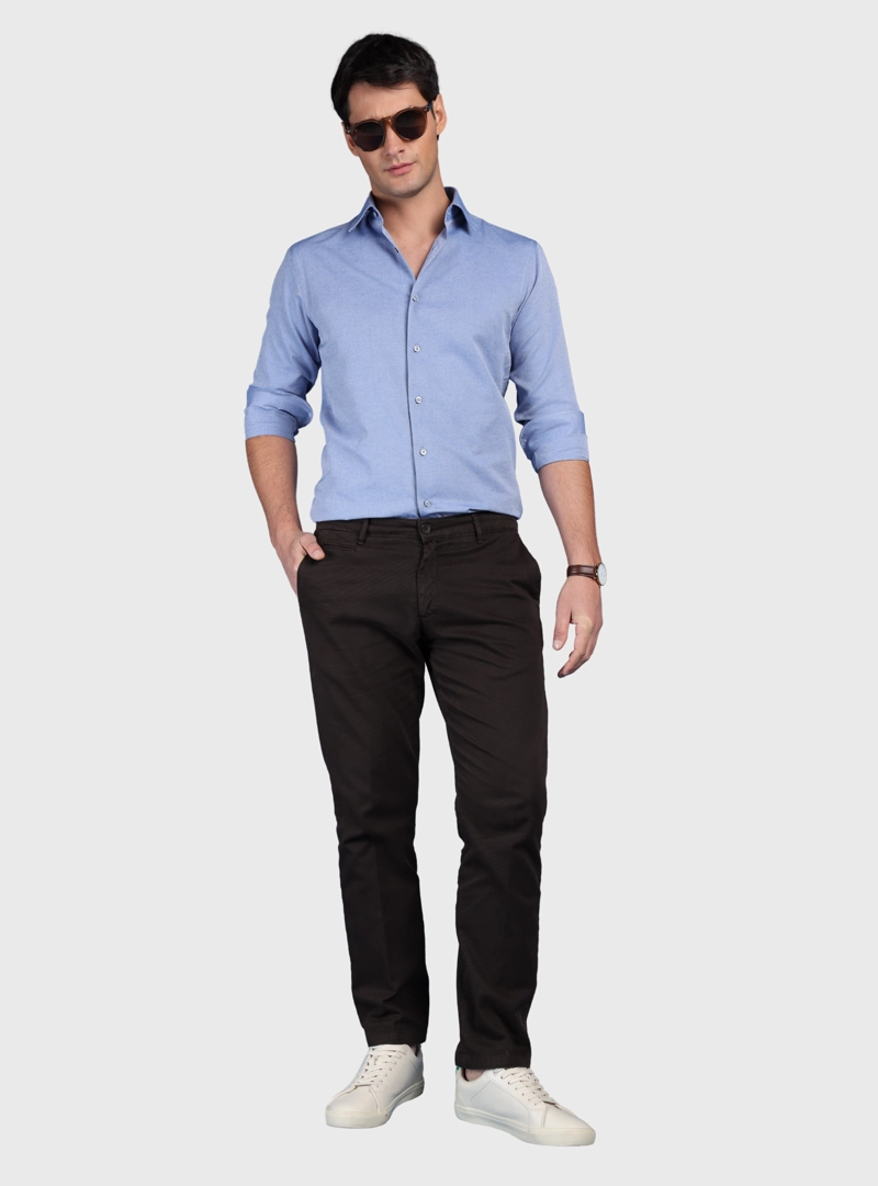 PANTALON TEXTURADO SPANDEX TAILORED FIT CAFE ARROW - 4