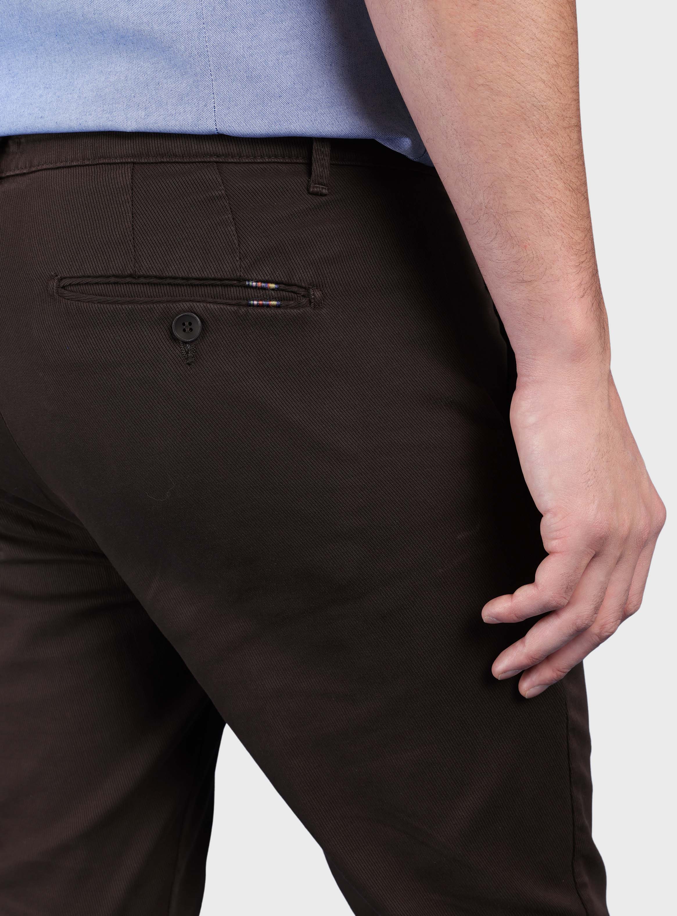 PANTALON TEXTURADO SPANDEX TAILORED FIT CAFE  ARROW - 5