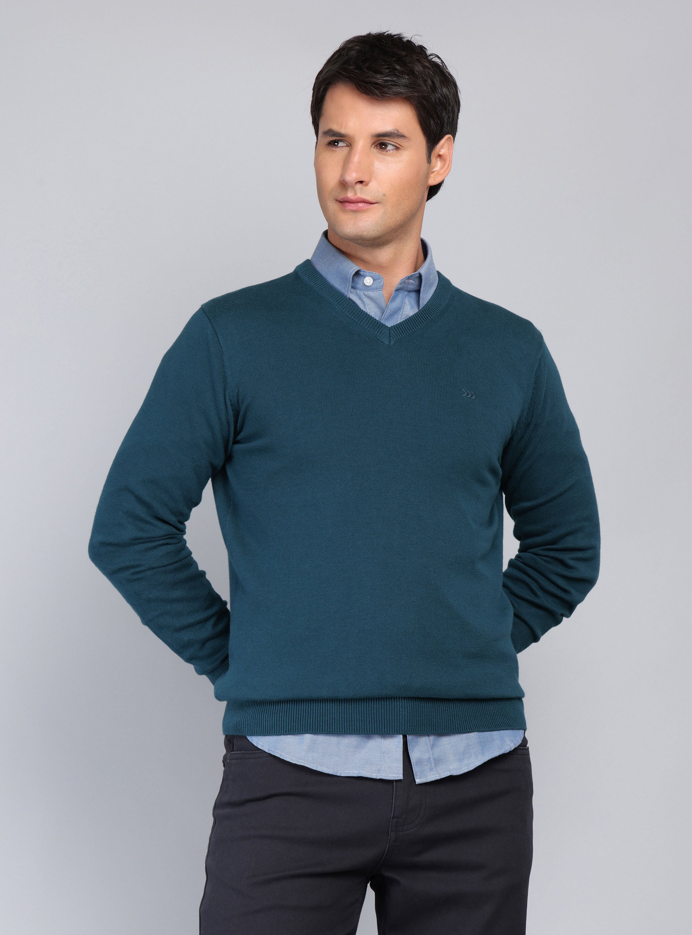 SWEATER CUELLO V REGULAR FIT PETROLEO ARROW - 1