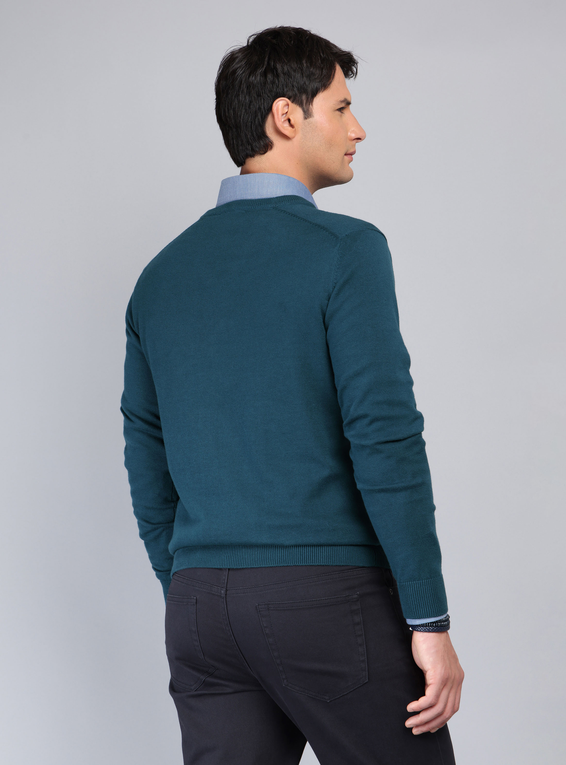 SWEATER CUELLO V REGULAR FIT PETROLEO ARROW - 2