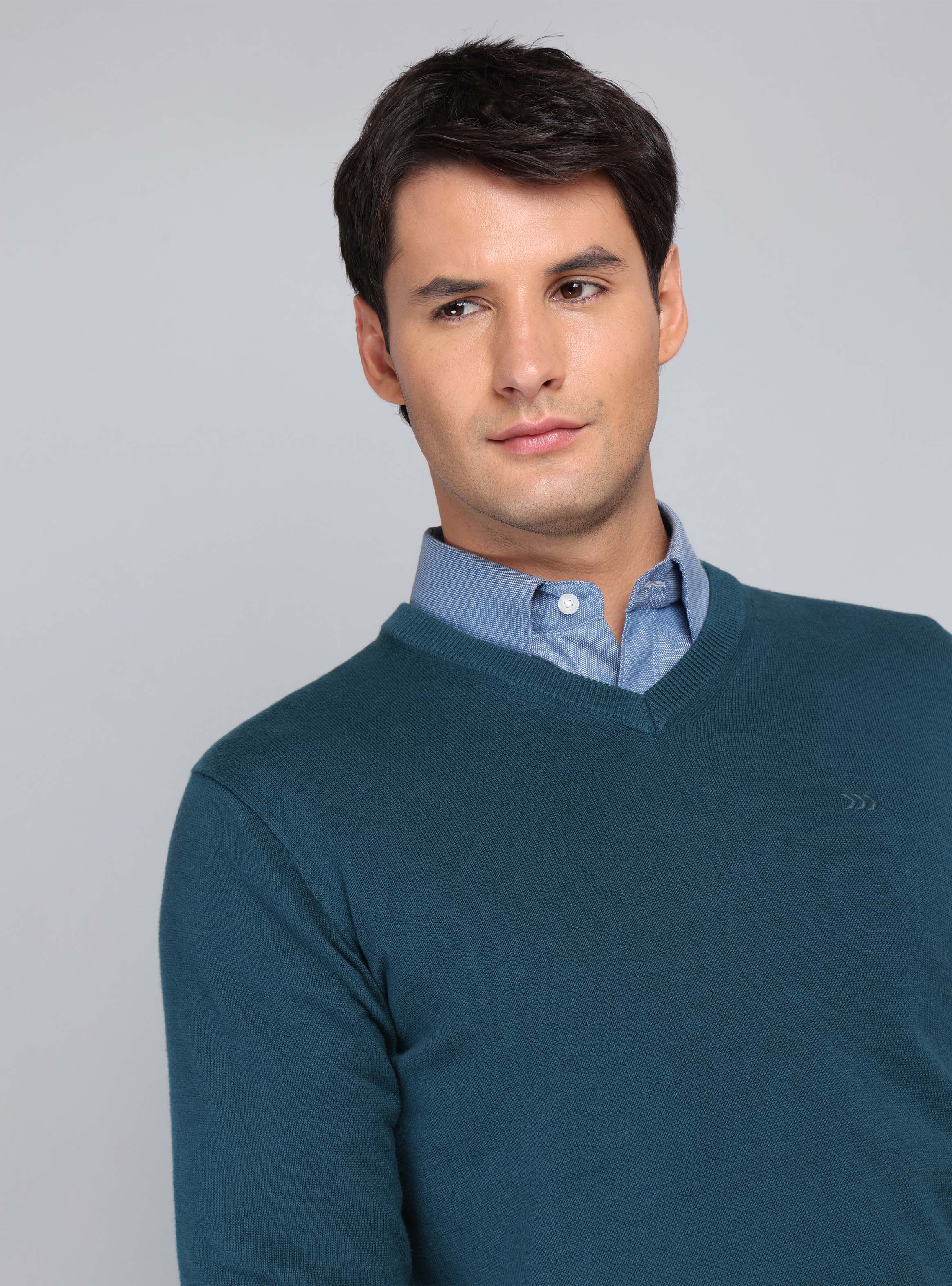 SWEATER CUELLO V REGULAR FIT PETROLEO ARROW - 3