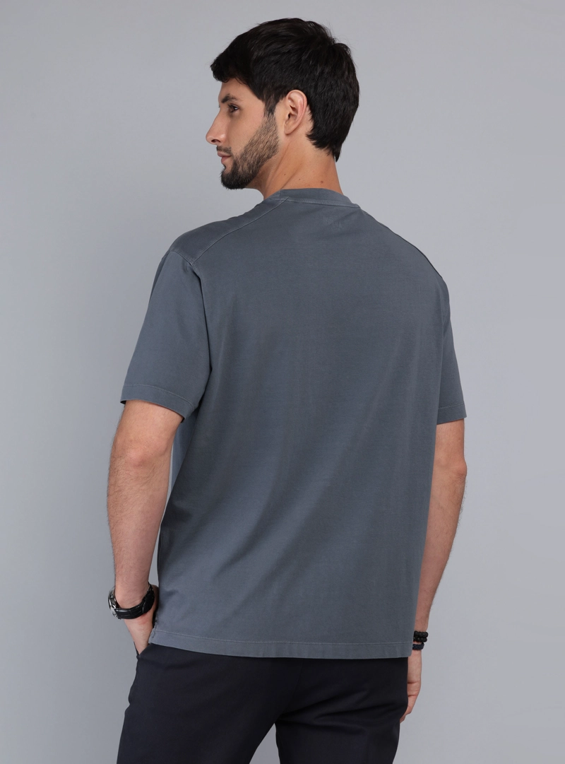 POLERA LISA STONE WASH REGULAR FIT GRIS OSCURO ARROW - 2