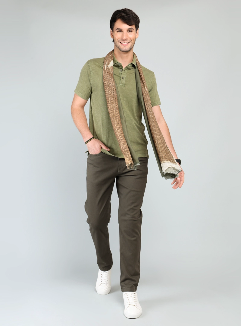POLERA LISA STONE WASH REGULAR FIT VERDE ARROW - 4