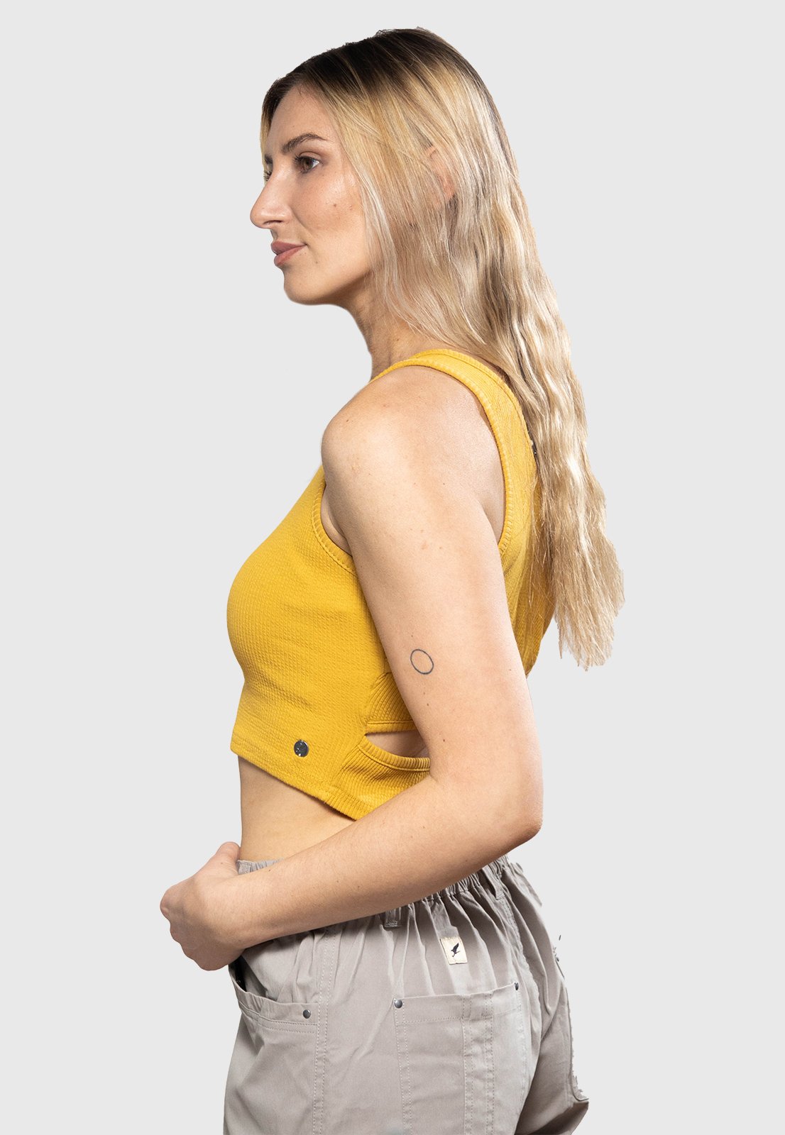 CROP TOP ALL DAY MOSTAZA MUJER FALCONE - 2