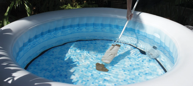 KIT ASPIRADORA RECARGABLE INALAMBRICA BOREAL 05 Y ACCESORIOS PARA PISCINA Y SPA - 4