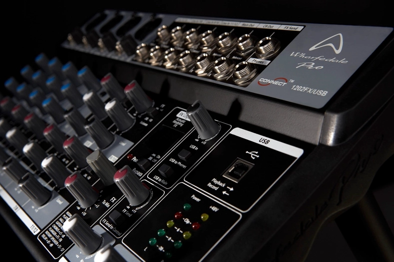MIXER WHARFEDALE 1202 FX /USB 4 CANALES MONO 4 - 7