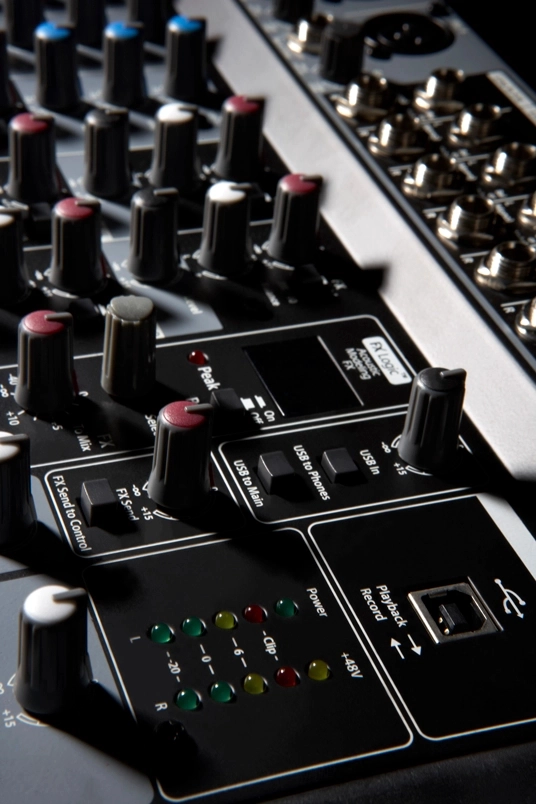MIXER WHARFEDALE 1202 FX /USB 4 CANALES MONO 4 - 8