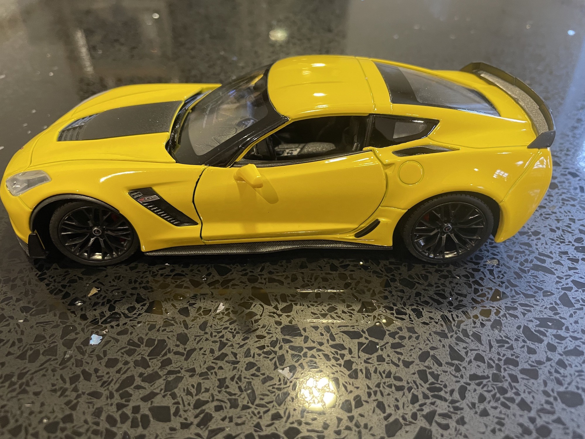 AUTO PELLITOS REPLICA CORVETTE Z06 2017 ESCALA 1:24 24085 - 7