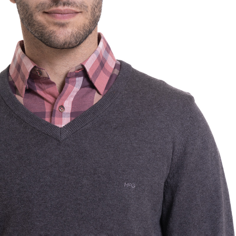 SWEATER CUELLO V MELANGE GRIS OSCURO - 4