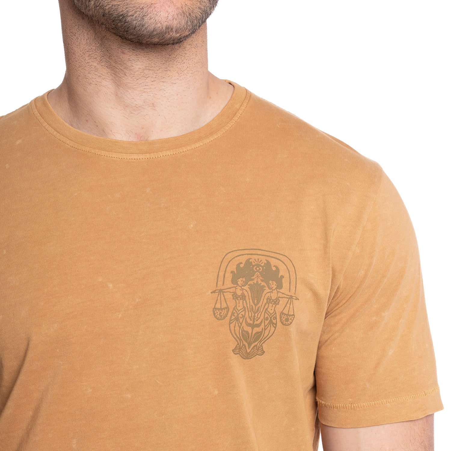 POLERA HOMBRE LOGO MODA CUELLO REDONDO | MOSTAZA - 3