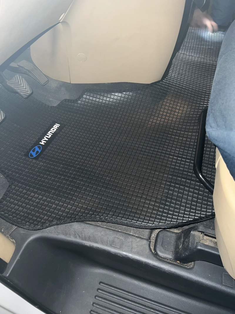 PISO DE GOMA HYUNDAI H1 - 10