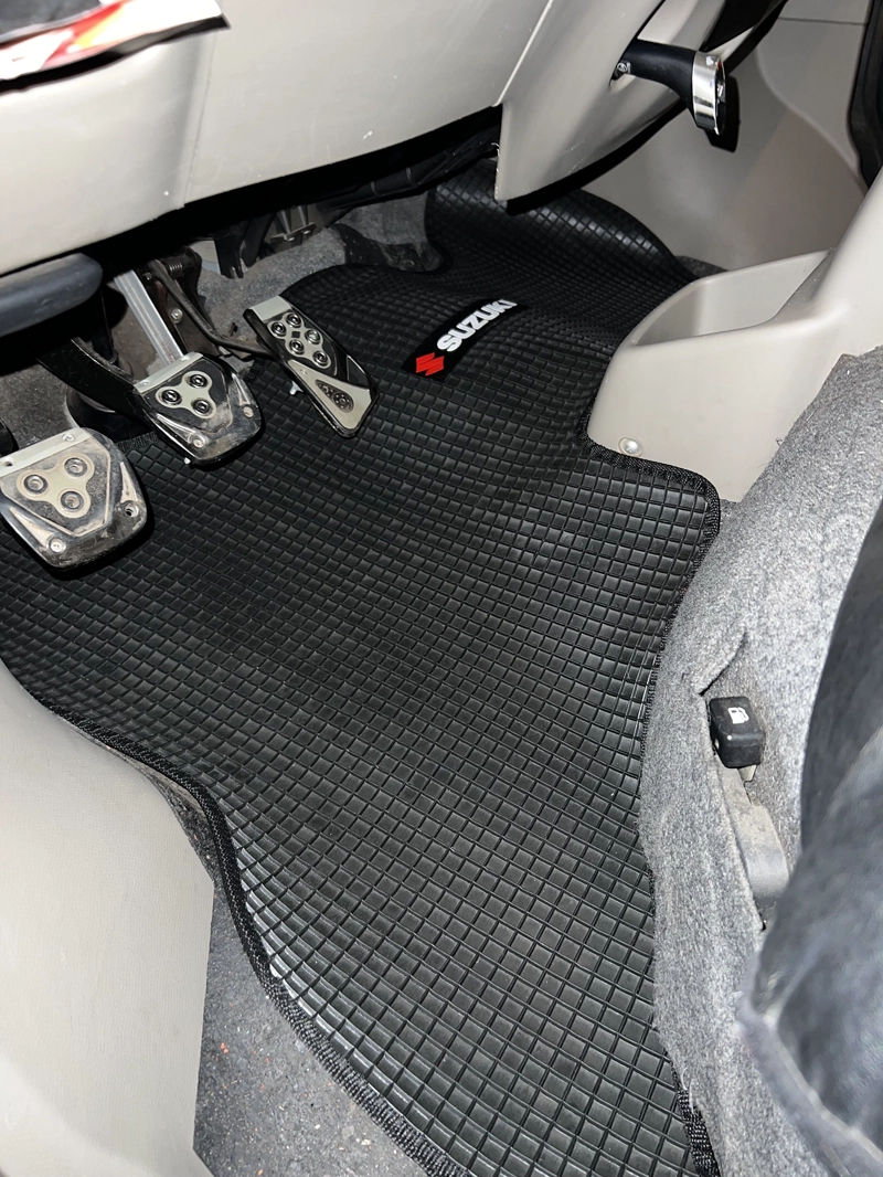 PISO DE GOMA SUZUKI APV - 4