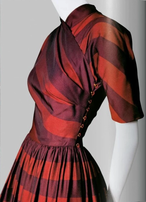 40 - DISEÑADORES DE MODA A-Z - E - 5