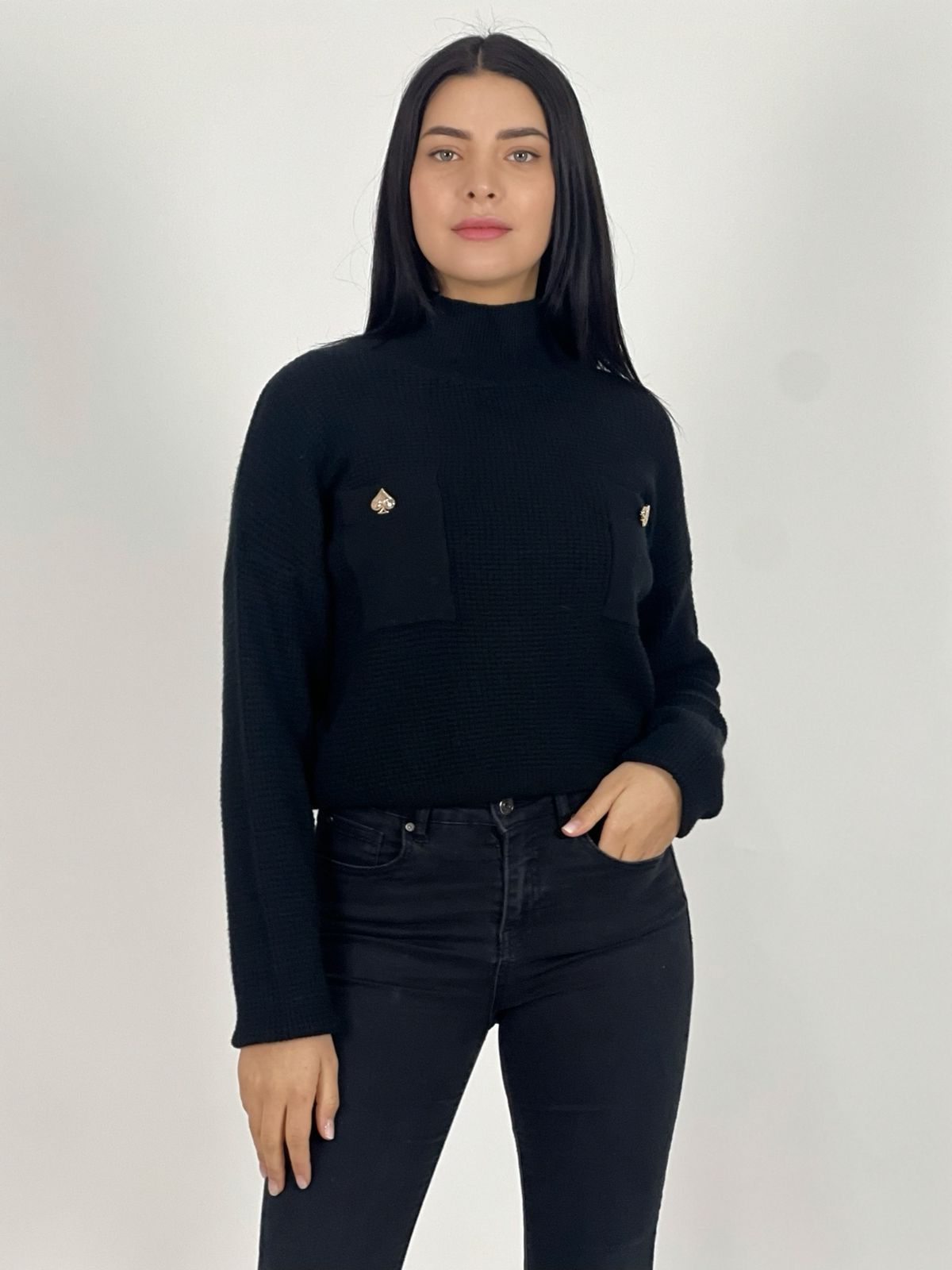 SWEATER CON BOLSILLOS Y BOTONES DE PICA NEGRO - 2
