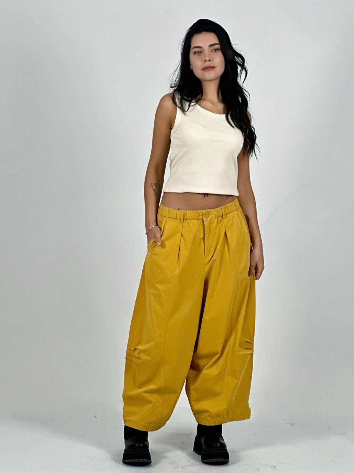 PANTALON GABARDINA CON BOLSILLOS CAFE - 2