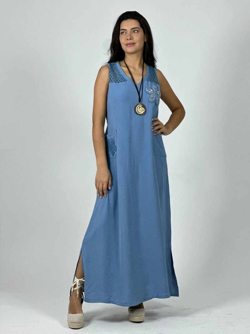 VESTIDO CREPE  HOMBROS TEJIDOS Y FLOR CELESTE - 2