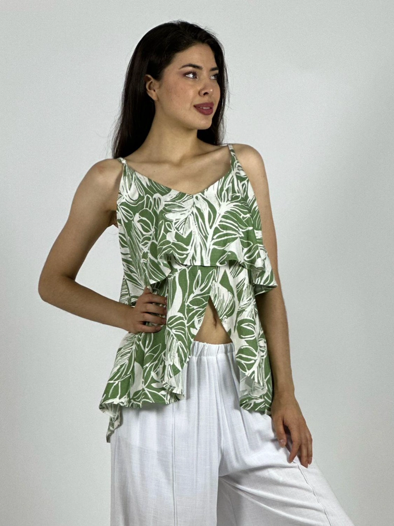 BLUSA CON VUELOS DISEÑO HOJAS VERDE - 2