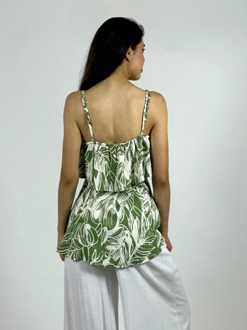 BLUSA CON VUELOS DISEÑO HOJAS VERDE - 3