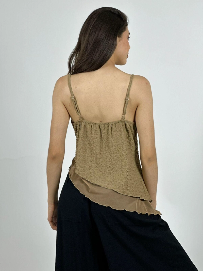 POLERA TOP CON RELIEVES CAMEL - 3