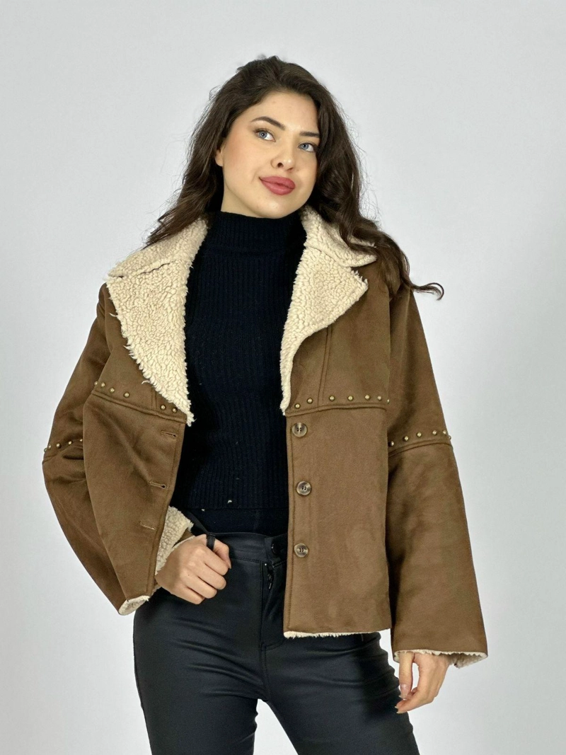 CHAQUETA AVIADORA ACHIPORRADA CON TACHAS CAFE - 1
