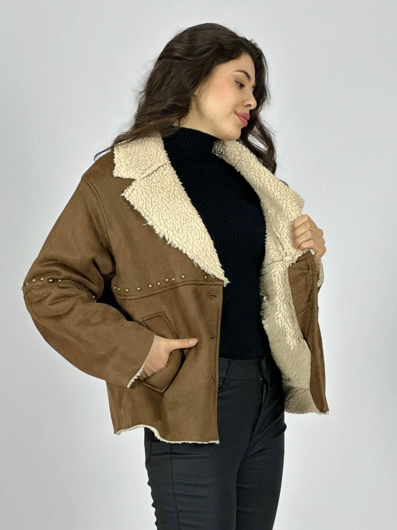 CHAQUETA AVIADORA ACHIPORRADA CON TACHAS CAFE - 3