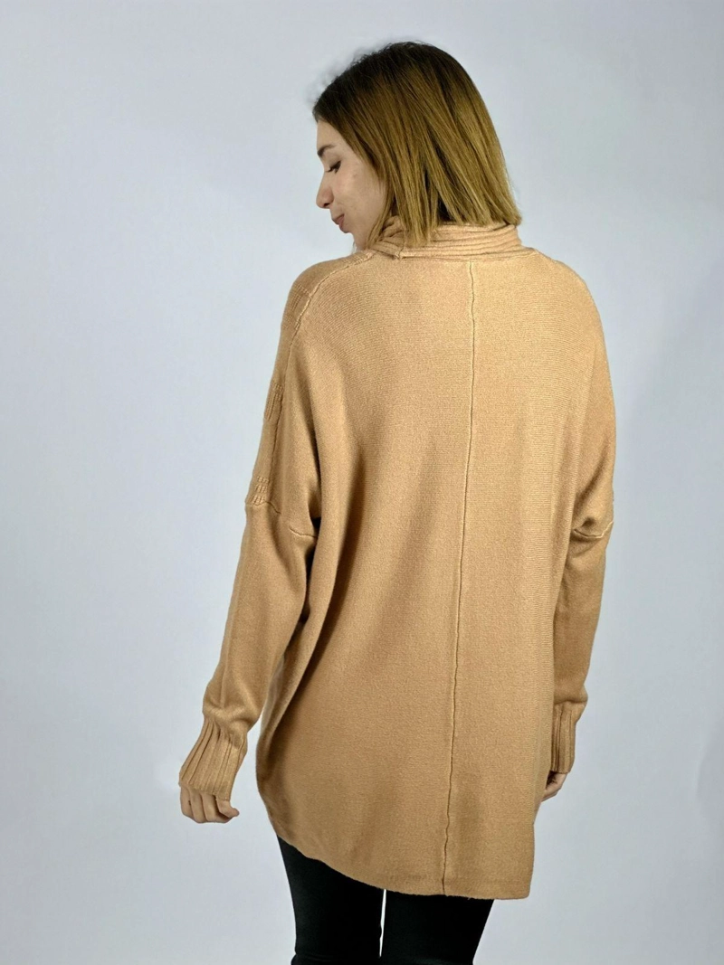 SWEATER CUELLO TORTUGA DISEÑO EN V BURDEO - 3