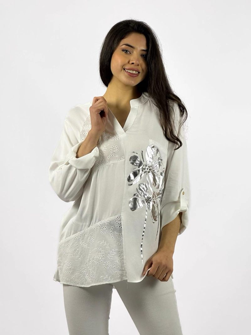 BLUSA DISEÑO BRODERI FLOR PLATEADA BEIGE - 1