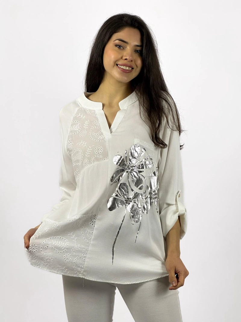 BLUSA DISEÑO BRODERI FLOR PLATEADA BEIGE - 2