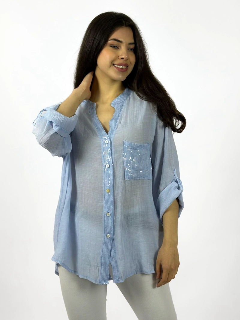 BLUSA CASUAL CON BRILLOS DORSO TEJIDO CELESTE - 1