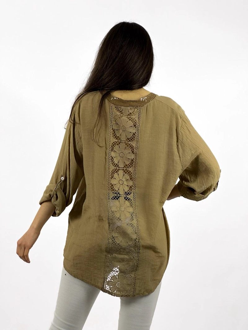 BLUSA CASUAL CON BRILLOS DORSO TEJIDO CELESTE - 3