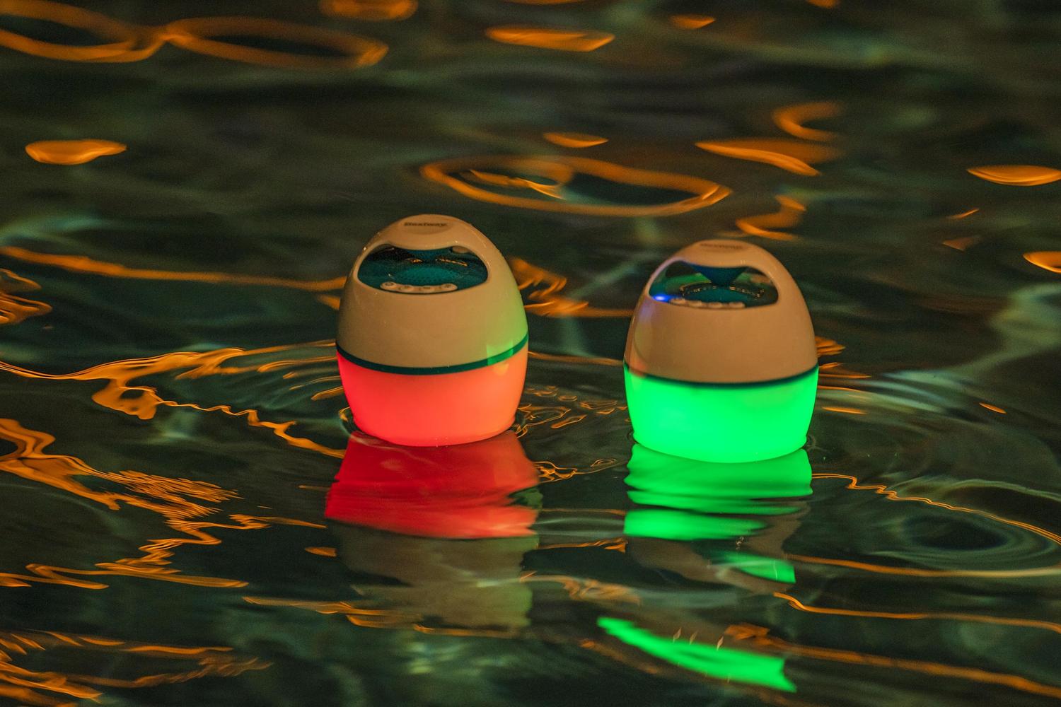 PARLANTE ALTAVOZ FLOTANTE BLUETOOTH CON LUCES PARA PISCINAS - 9
