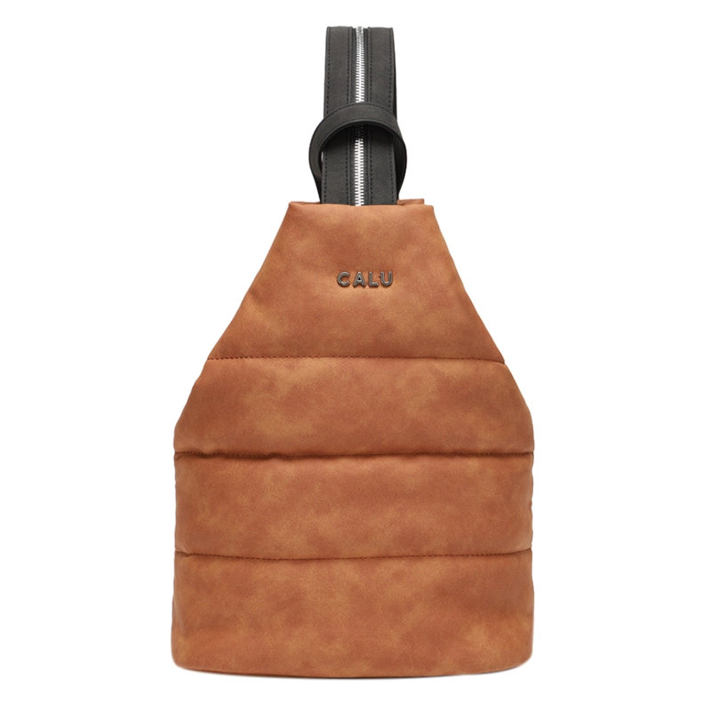 MOCHILA Y CROSSBODY AMELIE PU CAMEL CALU - 2