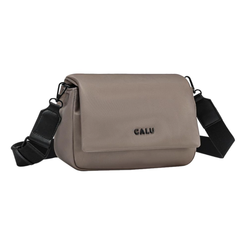 CARTERA BANDOLERA PEQUEÑA KATE TAUPE CALU - 1