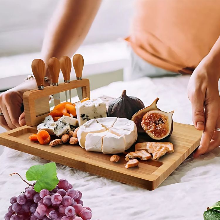 TABLA DE MADERA PARA PICOTEO CON 4 CUCHILLOS - 3