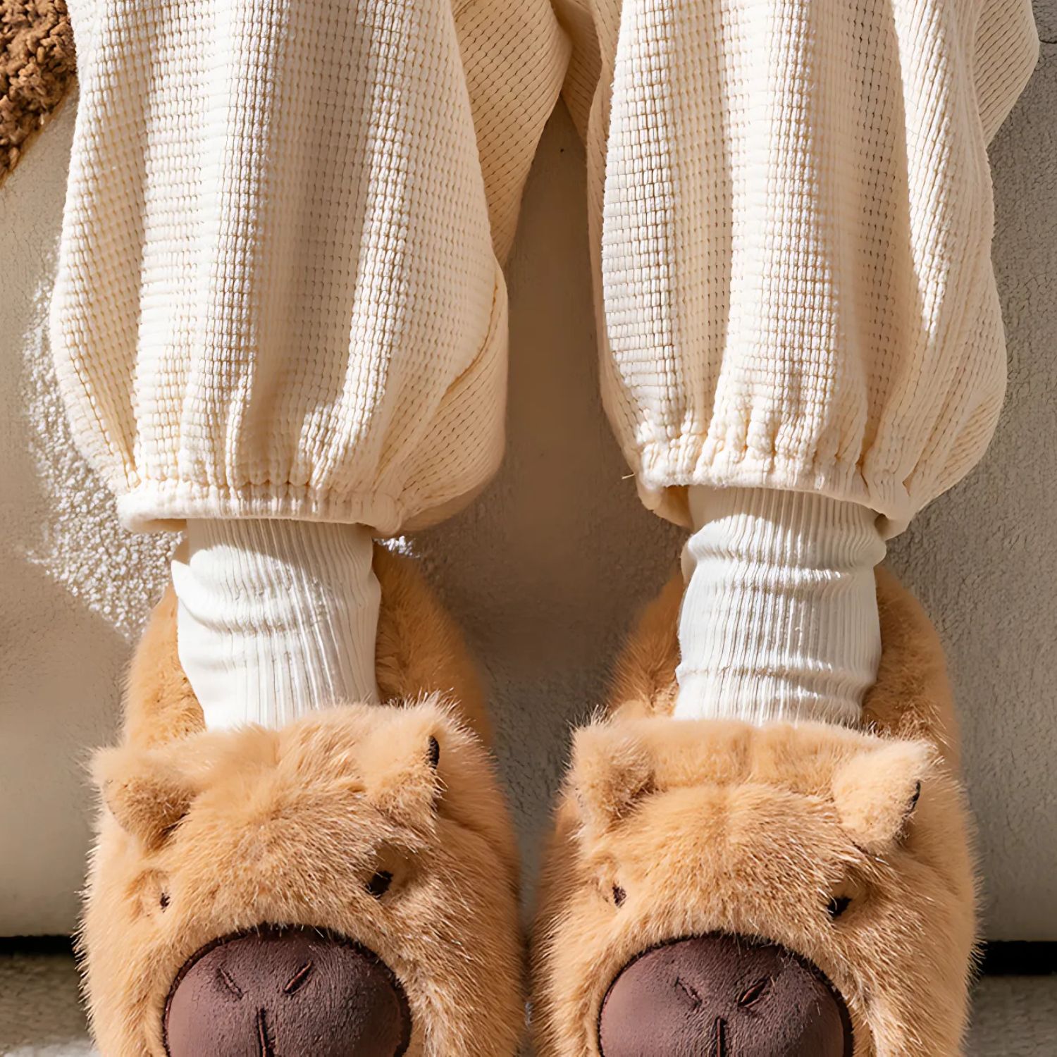 PANTUFLAS DE FELPA SUAVE CAPIBARA KAWAII ANTIDESLIZANTES - 2