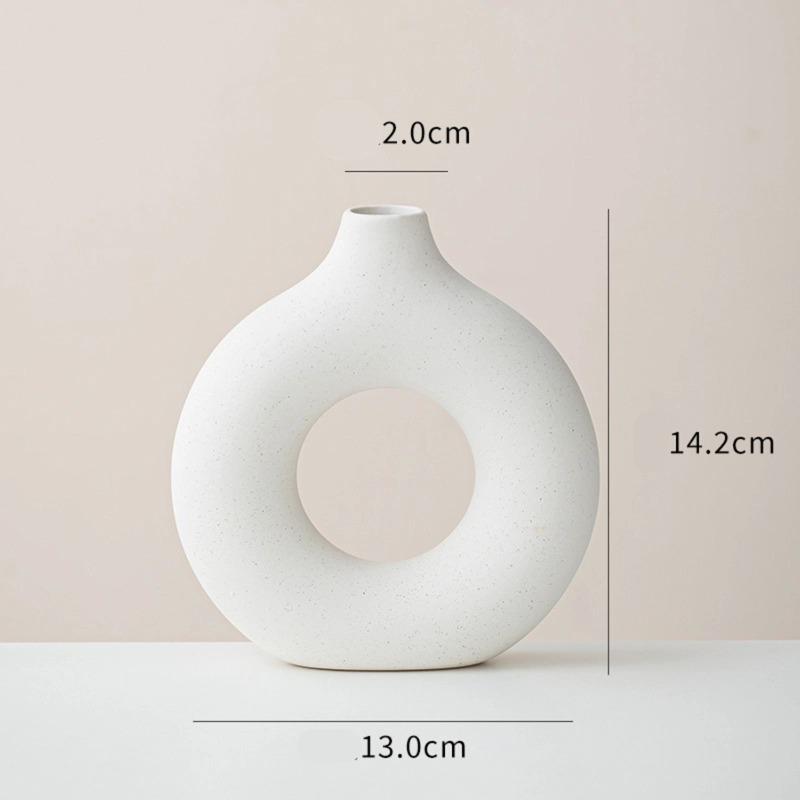 JUEGO DE JARRONES DE CERAMICA BLANCA DE TRES PIEZAS - 4