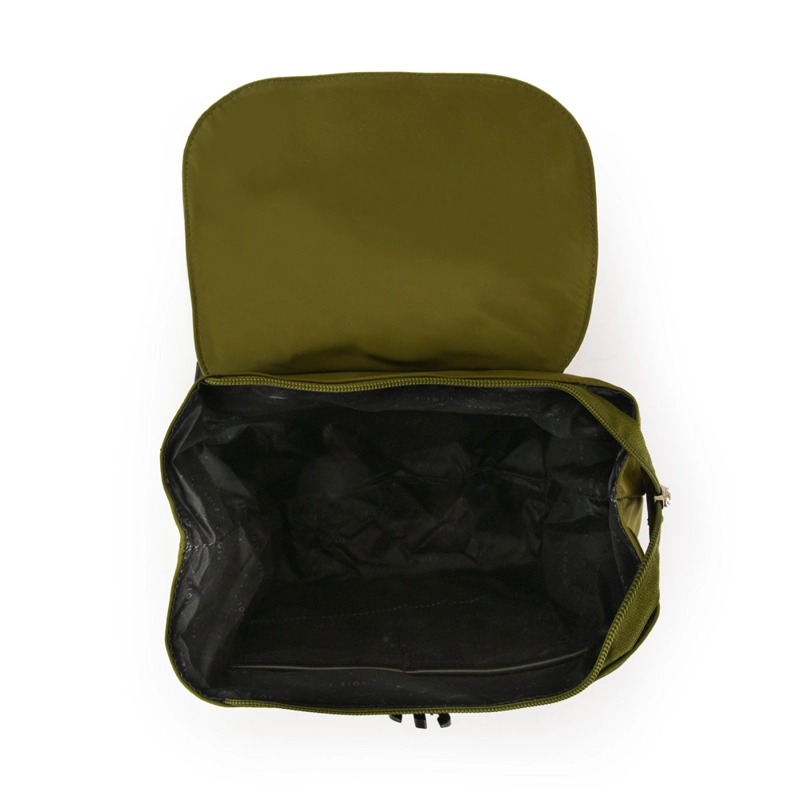 MOCHILA CON TAPA AMARA MEDIANA VERDE OLIVA - 4