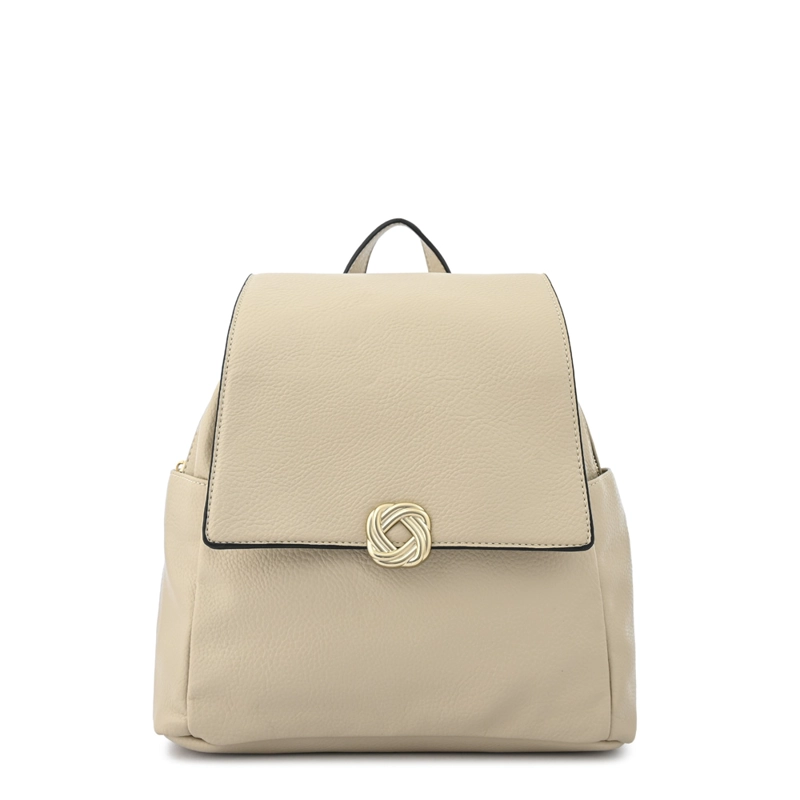 MOCHILA CON TAPA AGATA MEDIANA BEIGE - 1