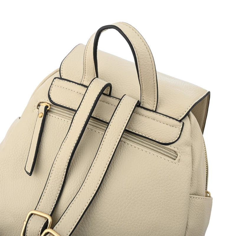 MOCHILA CON TAPA AGATA MEDIANA BEIGE - 3